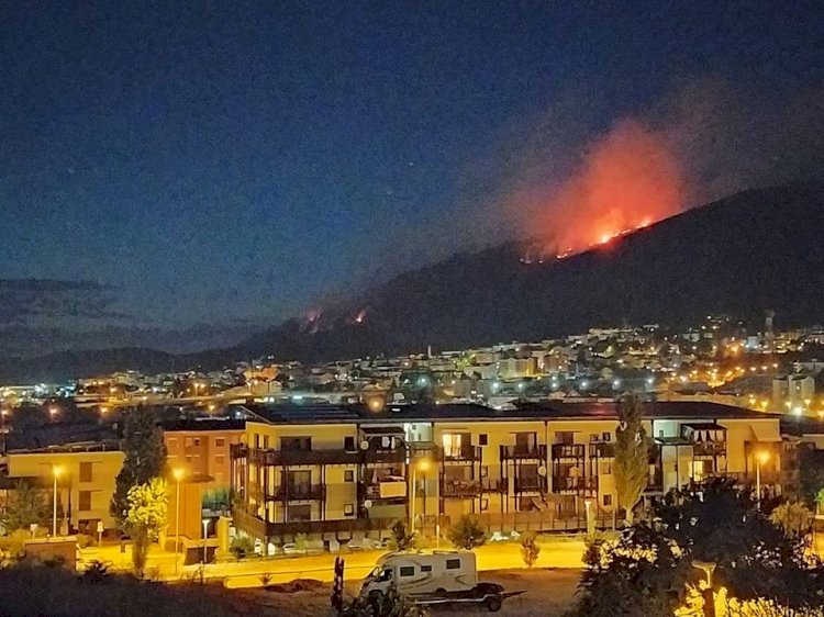 Incendi in Abruzzo, «interessi forti ed esterni hanno portato ad accendere i fuochi»