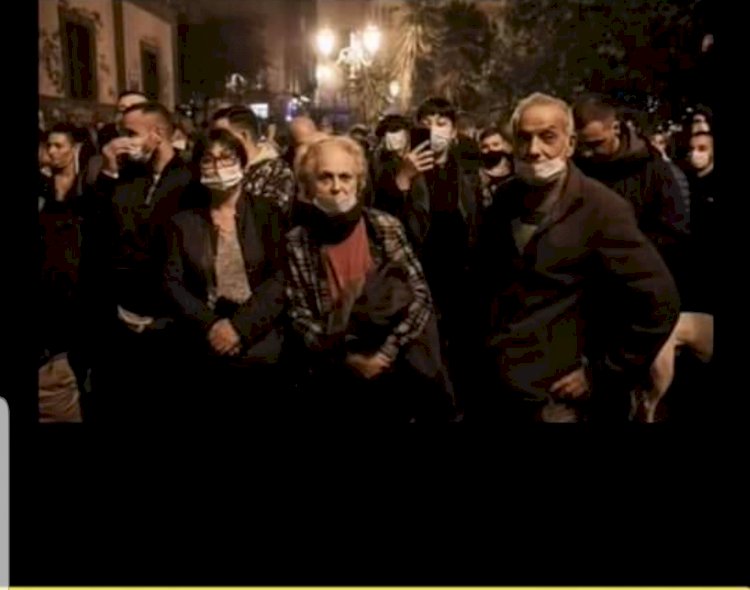 La protesta napoletana: «Lo Stato faccia lo Stato»