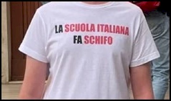 «La scuola italiana fa schifo! Come la classe politica che la governa!»