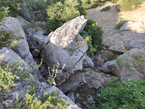 Grotta Paglicci, il noto sito paleolitico italiano ubicato in Puglia rischia di crollare per cedimenti strutturali della parete esterna