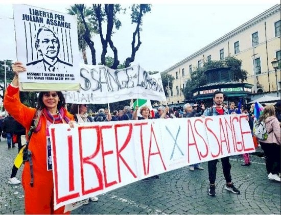 A Roma si è marciato anche per la liberazione di Assange
