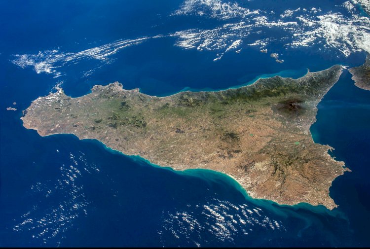 Sicilia: terra di interessi, vuoti di memoria e ipocrisia
