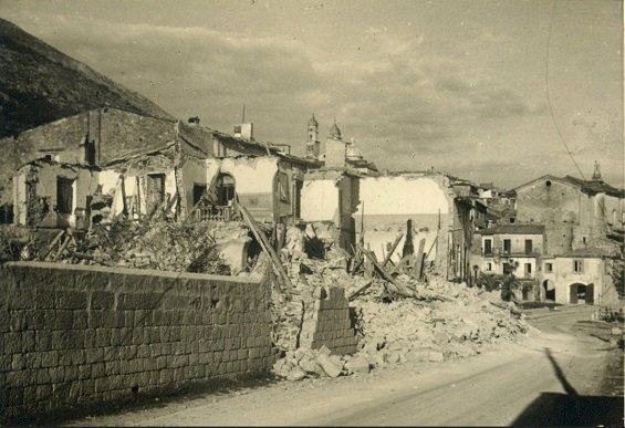 Una targa per le vittime civili dei bombardamenti dell'ottobre 1943